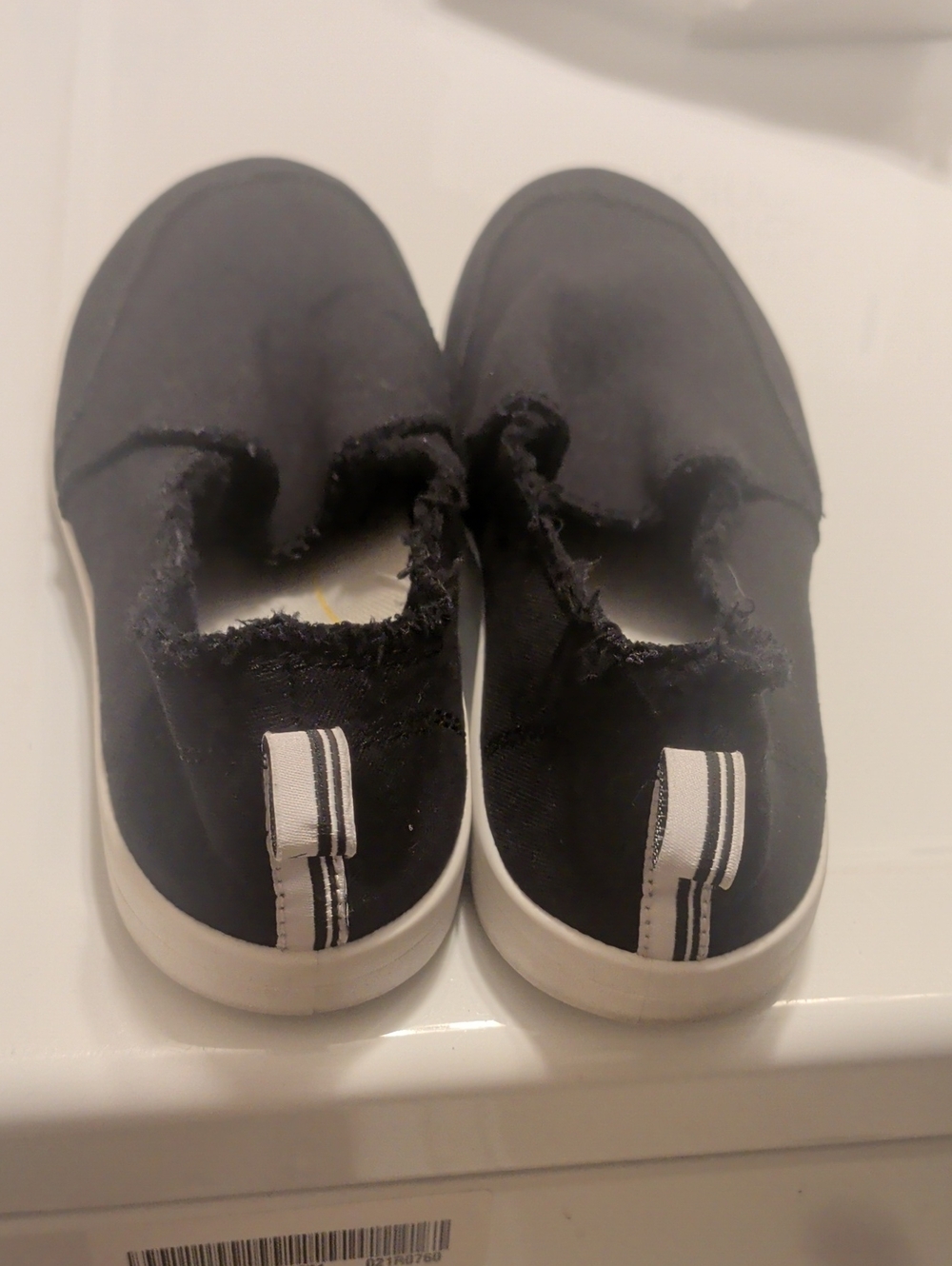 Vionic Beach Black Slip-On Sneakers with White Heel Straps